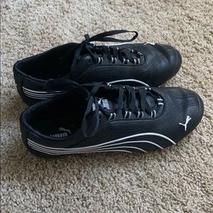 Black puma shoes